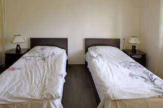 Отели типа «постель и завтрак» Chez Yvette Гарни Двухместный номер с 2 отдельными кроватями и ванной комнатой-4